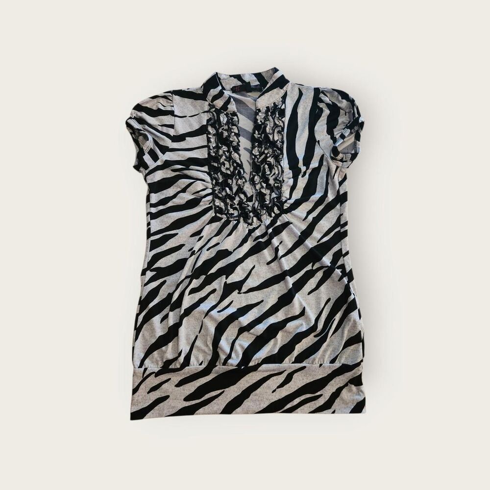 Vintage Y2k early 2000s black and white zebra print v-neck ruffled shirt
